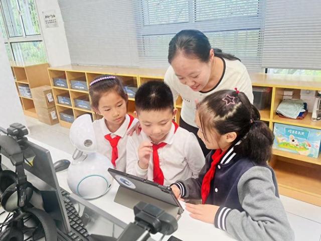 “AI你好！”——上海市虹口区曲阳四小引导学生关注“身边的人工智能”