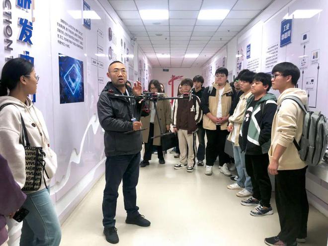 西亚斯学子实训金橙智能语音操控点亮未来