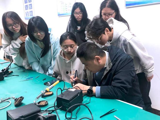 西亚斯学子实训金橙智能语音操控点亮未来(图5)