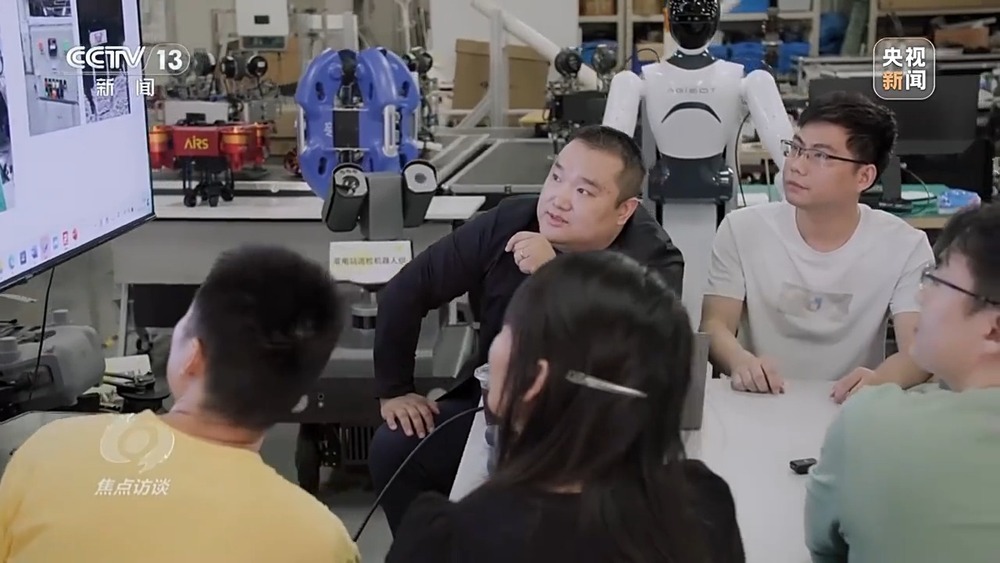 焦点访谈丨人形机器人加速进化具身智能未来如何演绎？(图9)