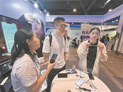 让无声世界“可视”使驾考训练无忧——未来生活智能终端齐聚VRAR产博会(图1)