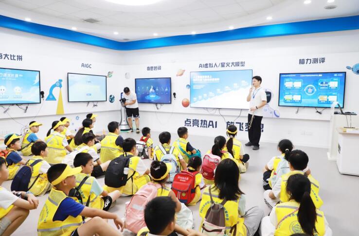 蚌埠市高层次人才子女暑期科学营落幕(图1)