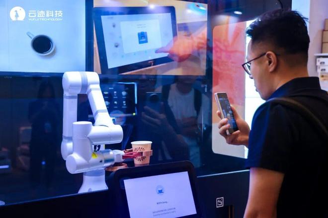 “脑”怀天下：云迹科技如何以“智脑”驱动机器人全局智能(图4)