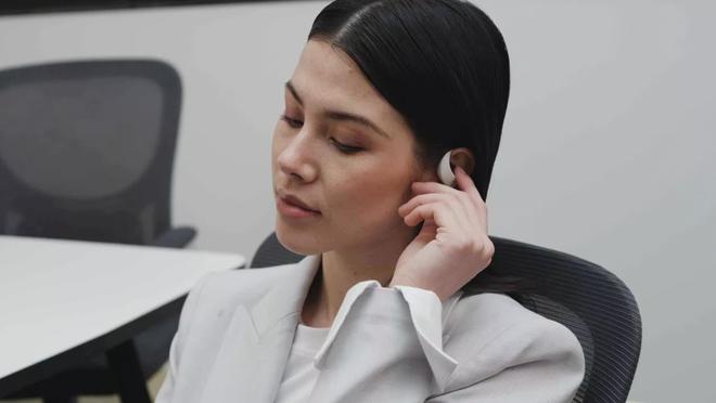 讯飞AI耳机Air2荣获财经网“年度场景突破AI产品”以重新定义智能办公(图4)