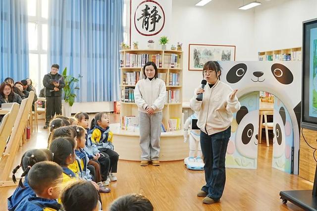 推动AI与基础教育深度融合成都武侯区举办人工智能教育成果展示(图3)