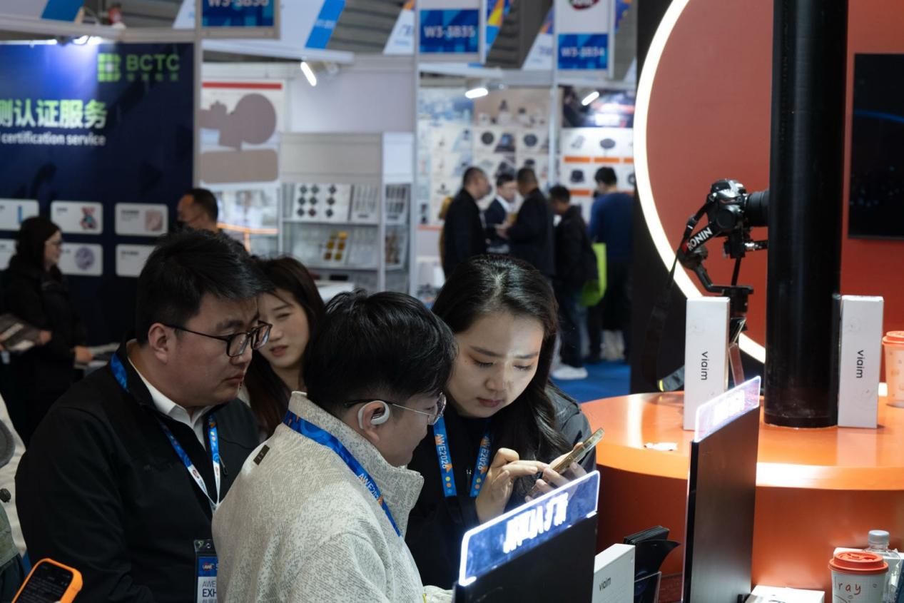 未来智能以viaim品牌登台AWE从AI耳机到办公生态的升维之路(图4)