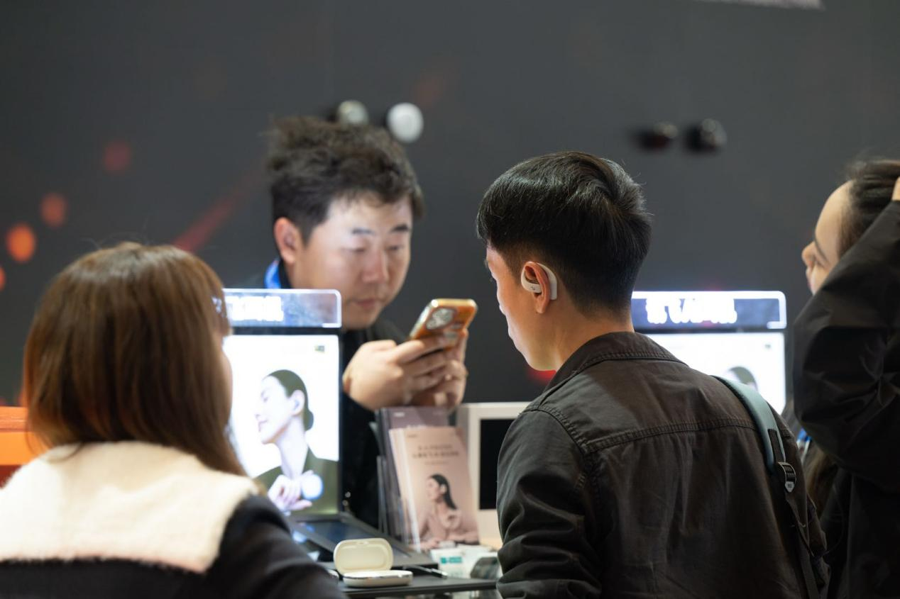 未来智能以viaim品牌登台AWE从AI耳机到办公生态的升维之路(图5)