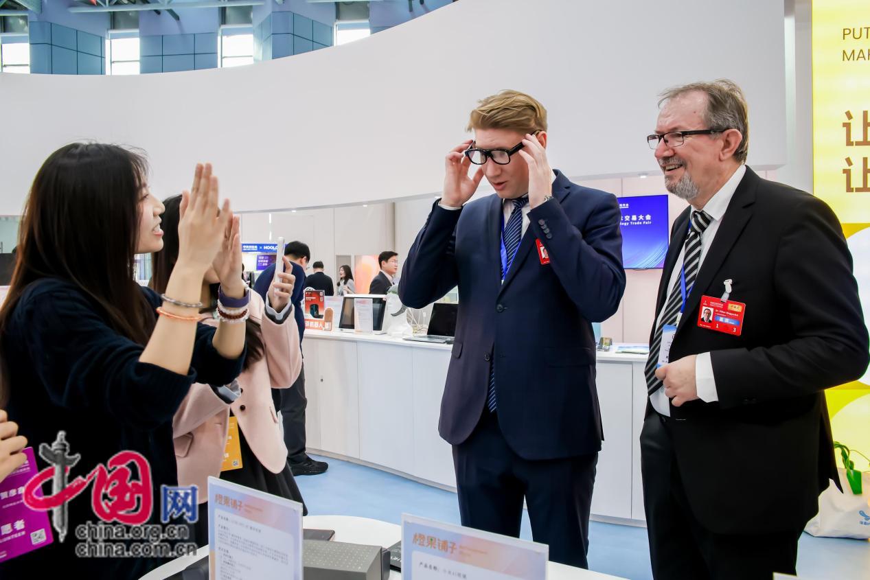 在橙果铺子科创与产业“握手”(图2)