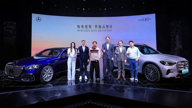 2026北京车展｜奔驰携全新纯电GLCSUV、新一代S级等传奇车型亮相(图2)